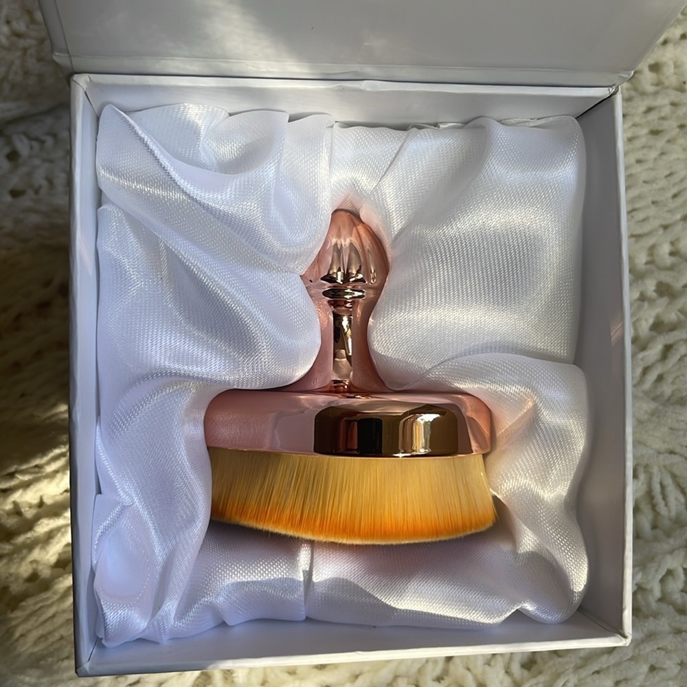 BNIB-Eloise mini teardrop brush rose gold mirror finish